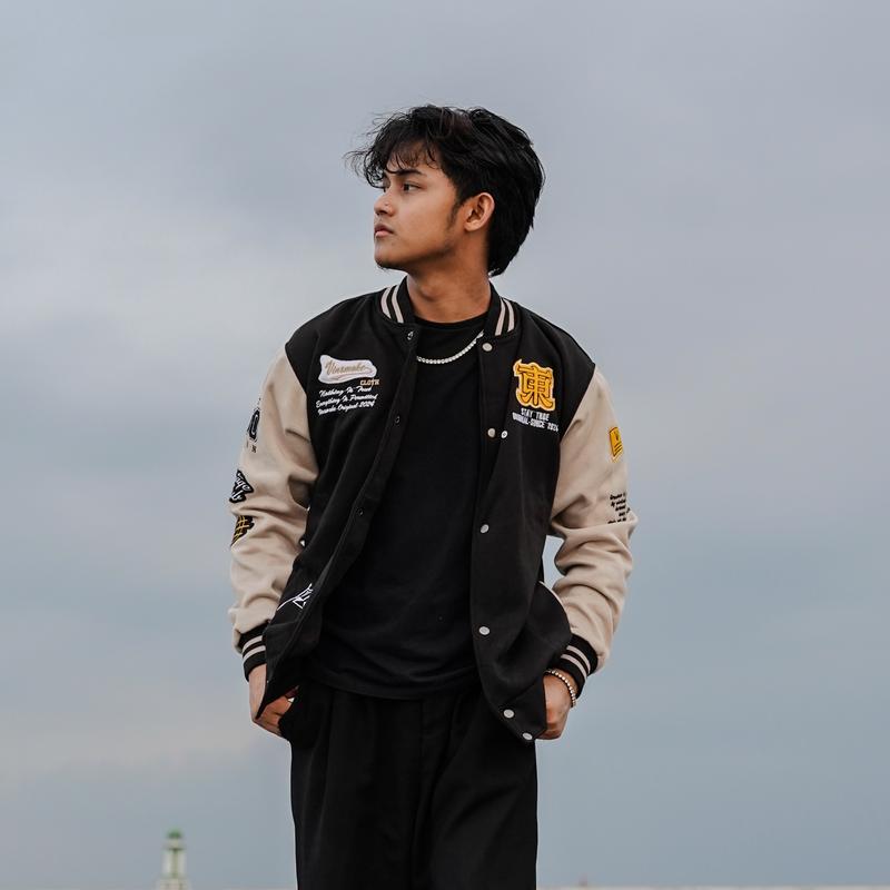 Product Introduction of Jaket Varsity/Varsity Jacket Baseball Full Bordir Aplikasi Premium Unisex Pria Wanita Casual TOP Kancing Keren Panjang 2