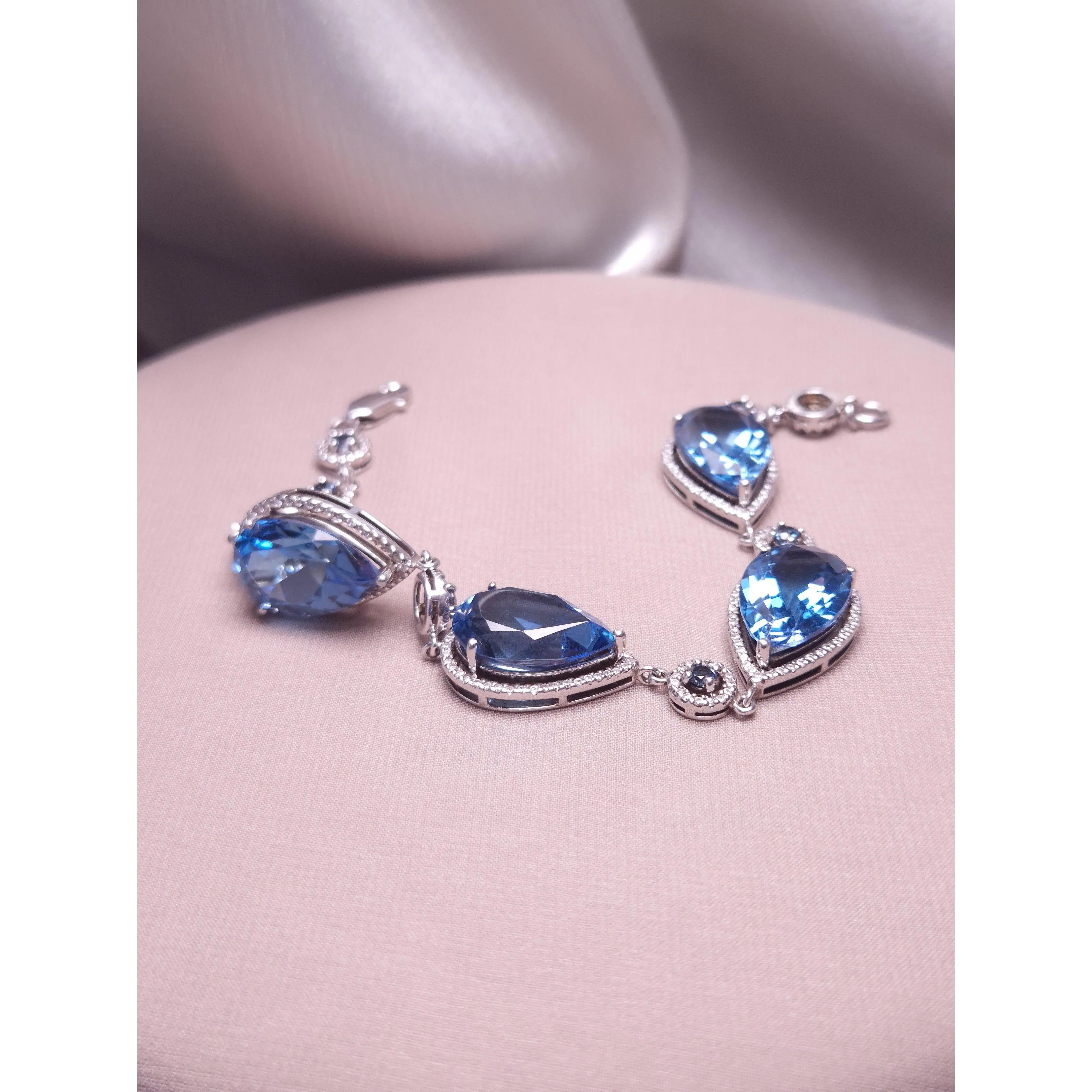 Khiards Ocean Dew Bracelet