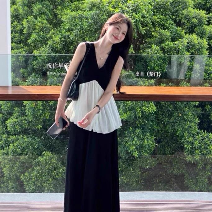 Bộ áo bèo trắng và chân váy xuông 2 món