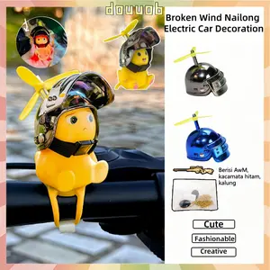 Toys Nailong Aksesoris Dekorasi Mobil  Mini Figure Sepeda 3D Lampu LED Night Light Nailong Helm  Nailong Kuning Kecil Helm Spion Mobil Motor Kecil Helm Spion Baling-baling Mobil Mainan