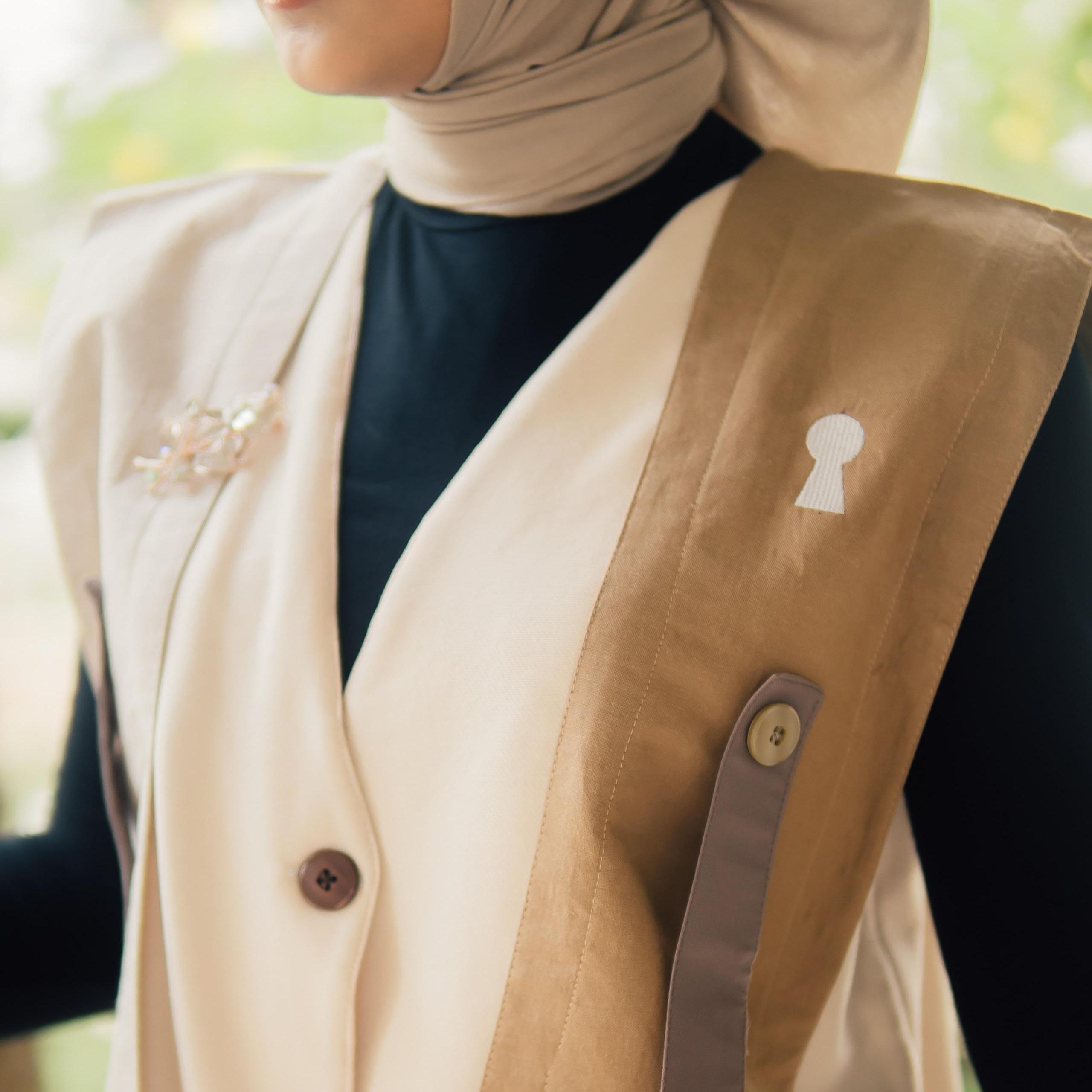 VELORA VEST