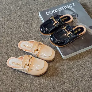 Sandal Selop Anak Perempuan Terbaru 2025 Trendy / Sandal Selop Bapau Kancing / Sandal Flat Anak Perempuan Inport / Sandal Bapau Kancing Simple BISA COD (BAYAR DI TEMPAT)