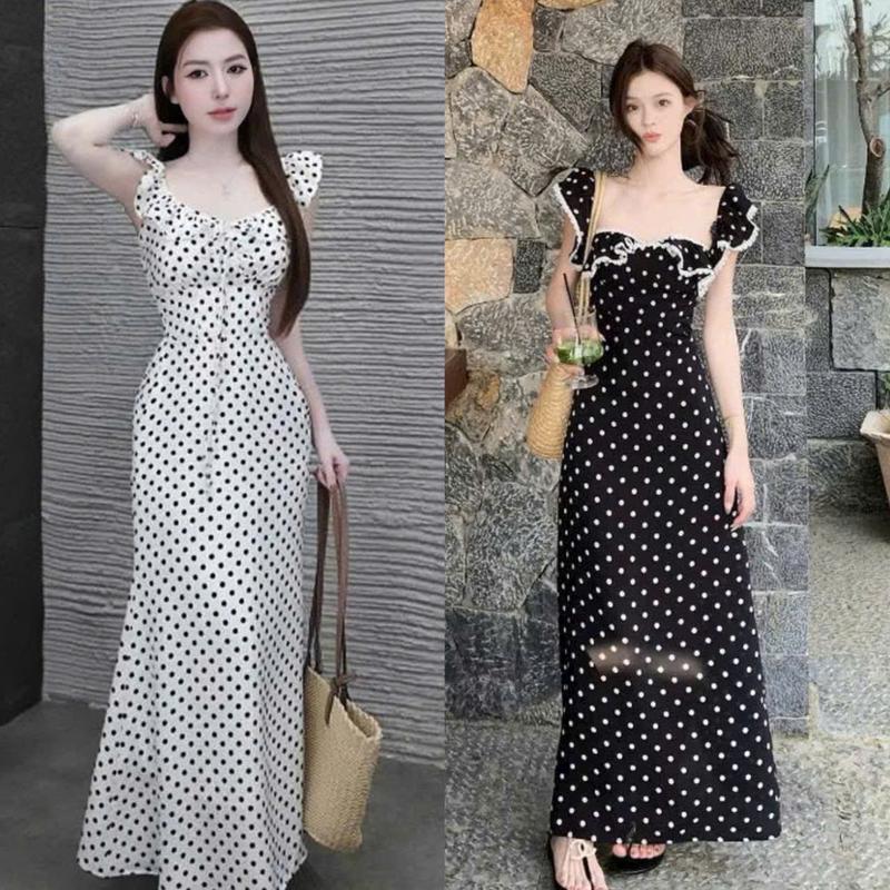  Đầm váy nữ lụa in hoa thiết kế 2 dây cổ yếm phối ren dáng xòe dài sang chảnh dành cho các nàng diện đi chơi. 