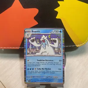 Kartu yang ditampilkan dalam gambar adalah kartu Pokémon Beartic dari seri Black & White (BW) - Plasma Freeze