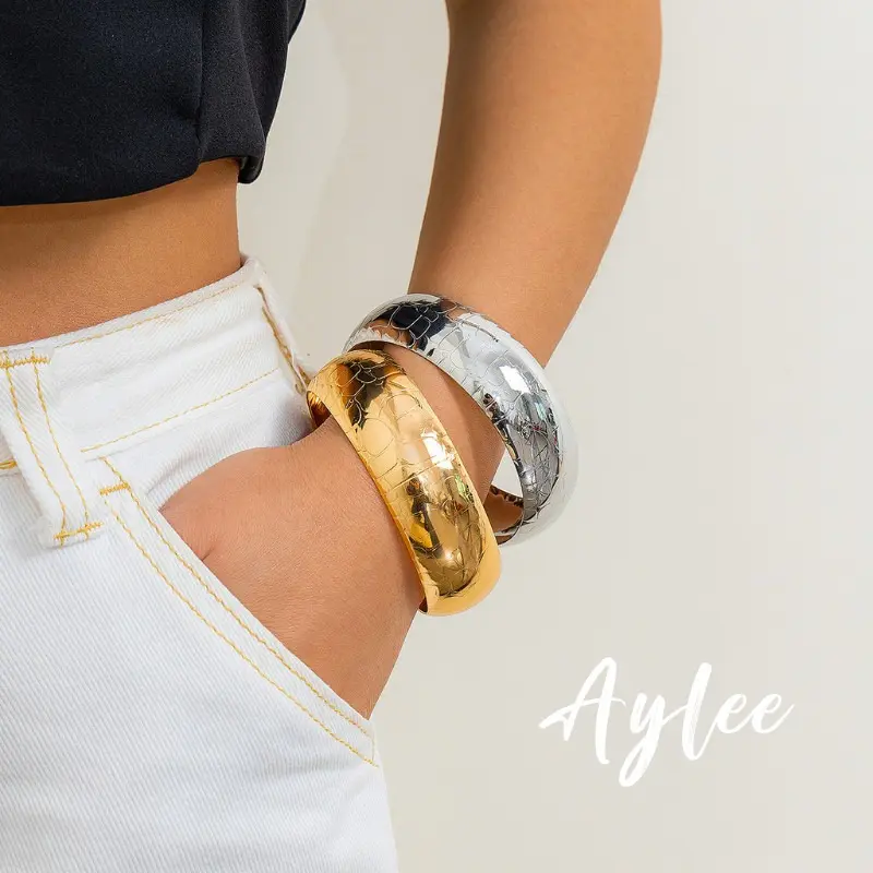 【Aylee】Gelang Wajah Lebar Pola Ular Metalik Gelang Wajah Lebar Wanita Lingkaran Emas Pembukaan Gelang yang Dapat Disesuaikan Tahan Warna dan Dapat Dicuci Bracelets  B533