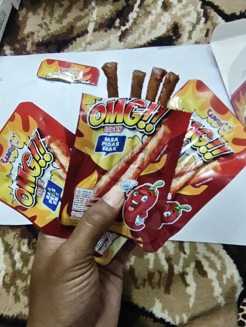 LUVMI OMG STICKY Rasa Pedas Enak Gluten 30 Pcs Snack Latiao Food ...