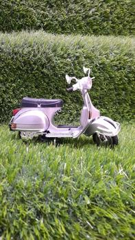 Product Review of NewRay Diecast 1978 Vespa P200E Gris Plata 1:12 Scale 42123 Motorcycle from c**a 0