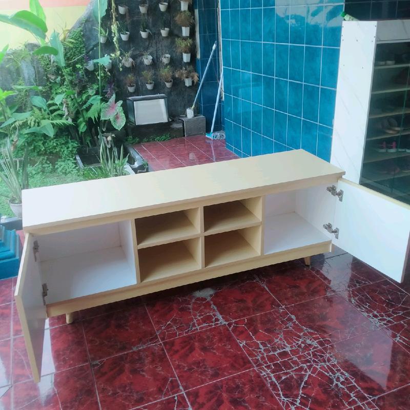 Meja TV Minimalis dan Elegan - Furniture 1