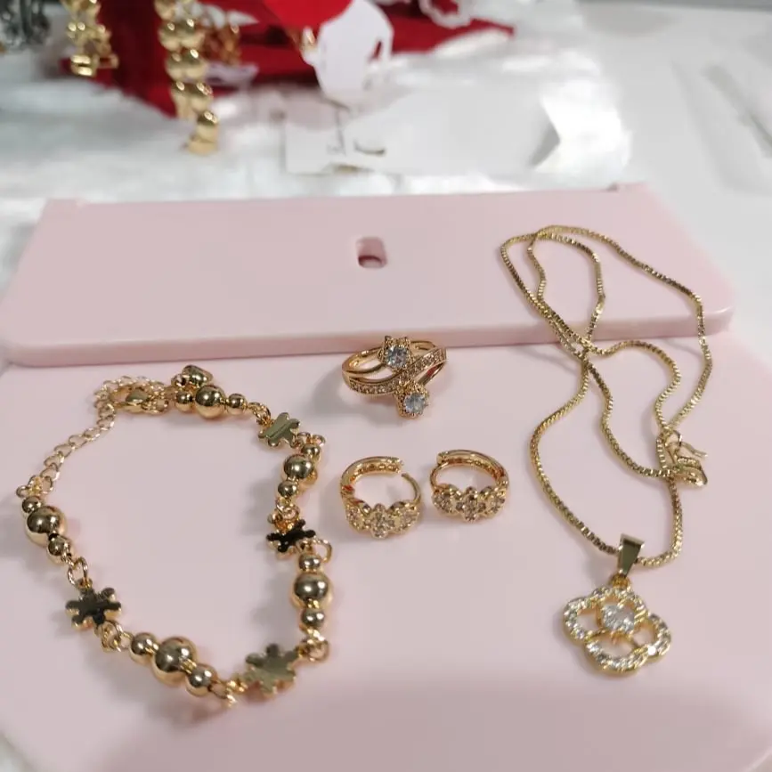 Satu Set Perhiasan Titanium Cantik