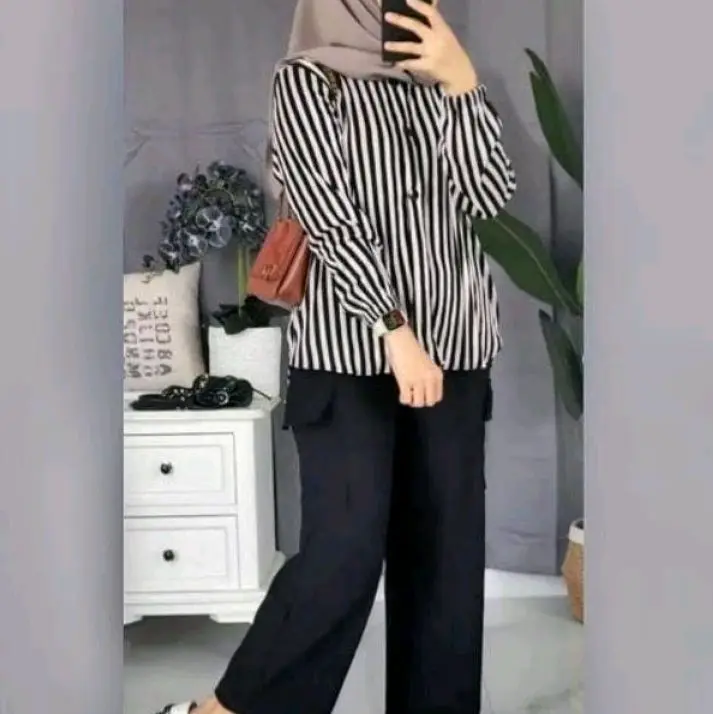 HITAM SALUR