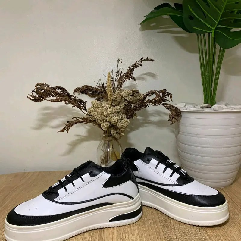 Sepatu Sneakers Wanita RMD 01 keren 5