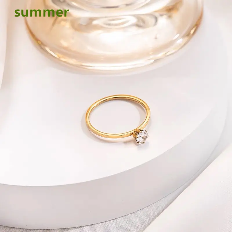 Cincin titanium solitaire wanita yang tidak pudar cocok untuk pakaian sehari-hari 7