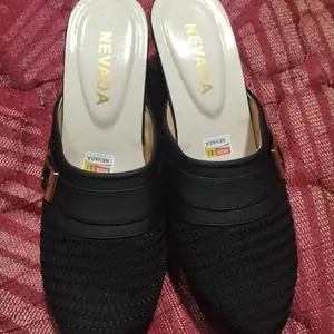 Sandal Slop Wanita SR 01 Bahan Claris Dop Elegan Minimalis Outsole Nonslip Tampilan Cantik Versatile untuk Kantoran dan Santai Terbaru