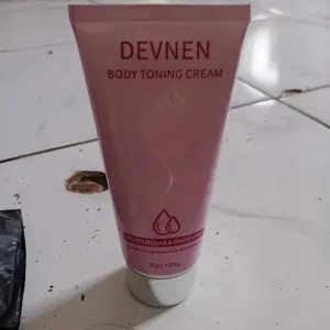 Devnen Body Bleaching Lotion Brightening Pencerah Kulit Wajah 100g - Facial Mencerahkan & Melembapkan - Hitam