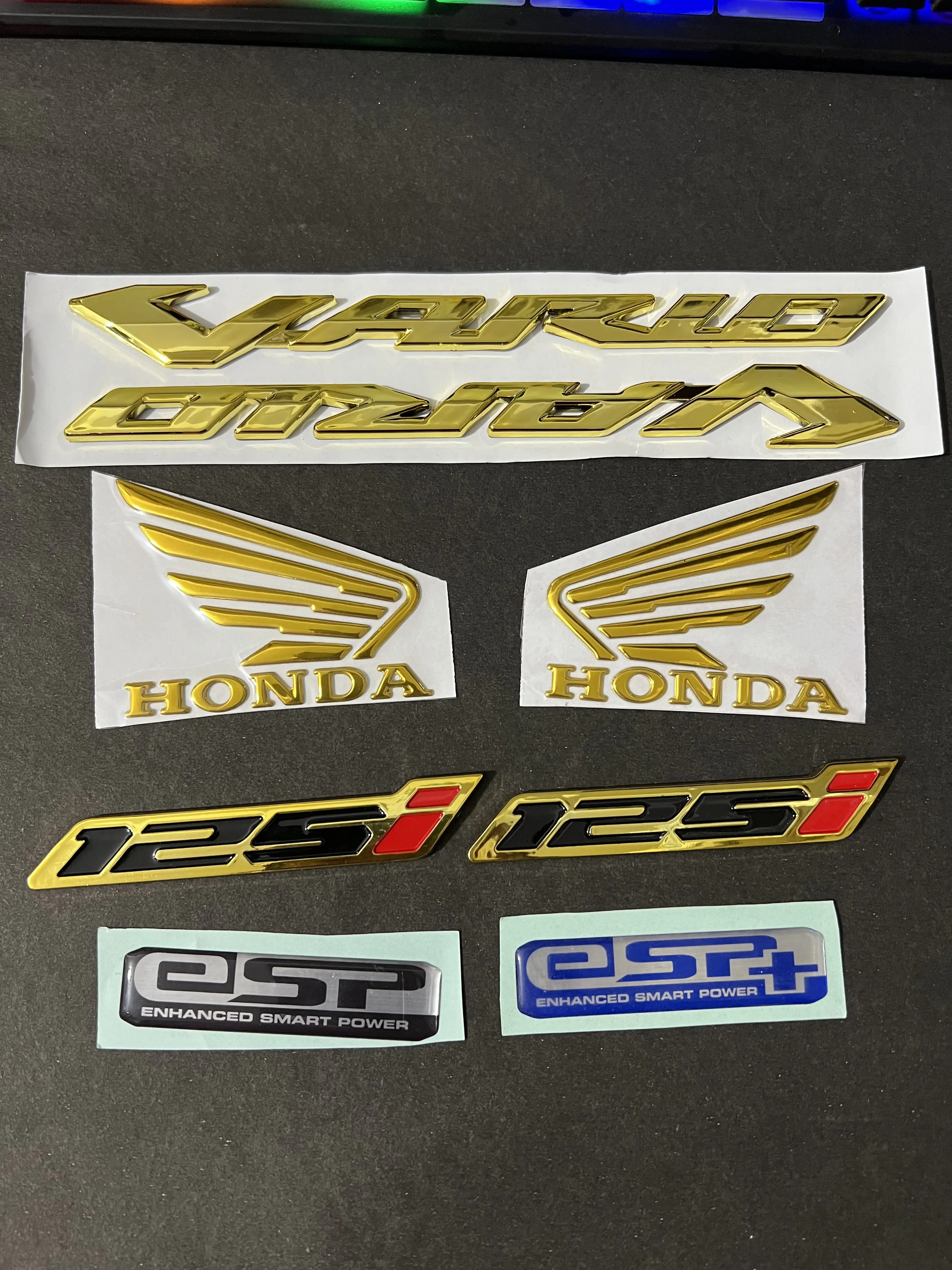 Logo Emblem Vario Led Old 150i 125i Bahan ABS Tebal Wings Wing ESP ESP+ Gold Emas 1 set bisa satuan