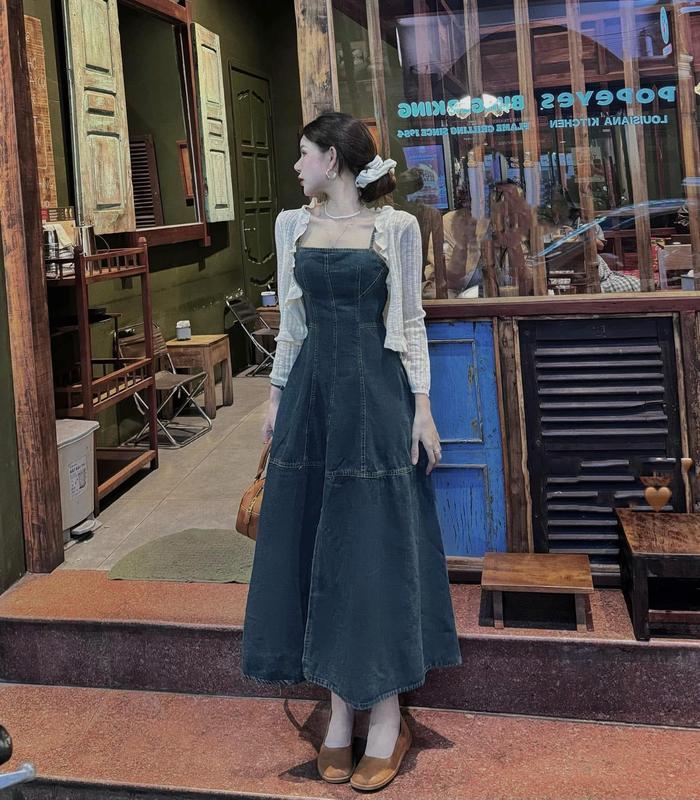 Váy jean DONGXU V165 2 dây dáng dài xòe bồng phối áo cadigan mỏng nhẹ cho nữ