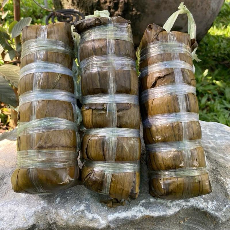 Lá chuối gói bánh Long Thành
