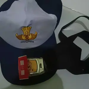 paket topi dan sabuk sekolah smp biru putih cowok cewek  Seragam trucker hat belt chima topipria 5 anting inisial miki bordir Baseball topigaul