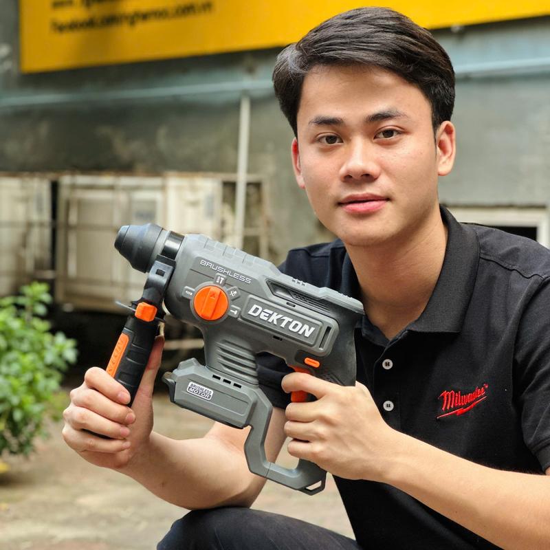 Máy khoan bê tông pin Dekton RH2603CP gen 2 pro không chổi than , chân M phổ thông,chống lật cổ tay