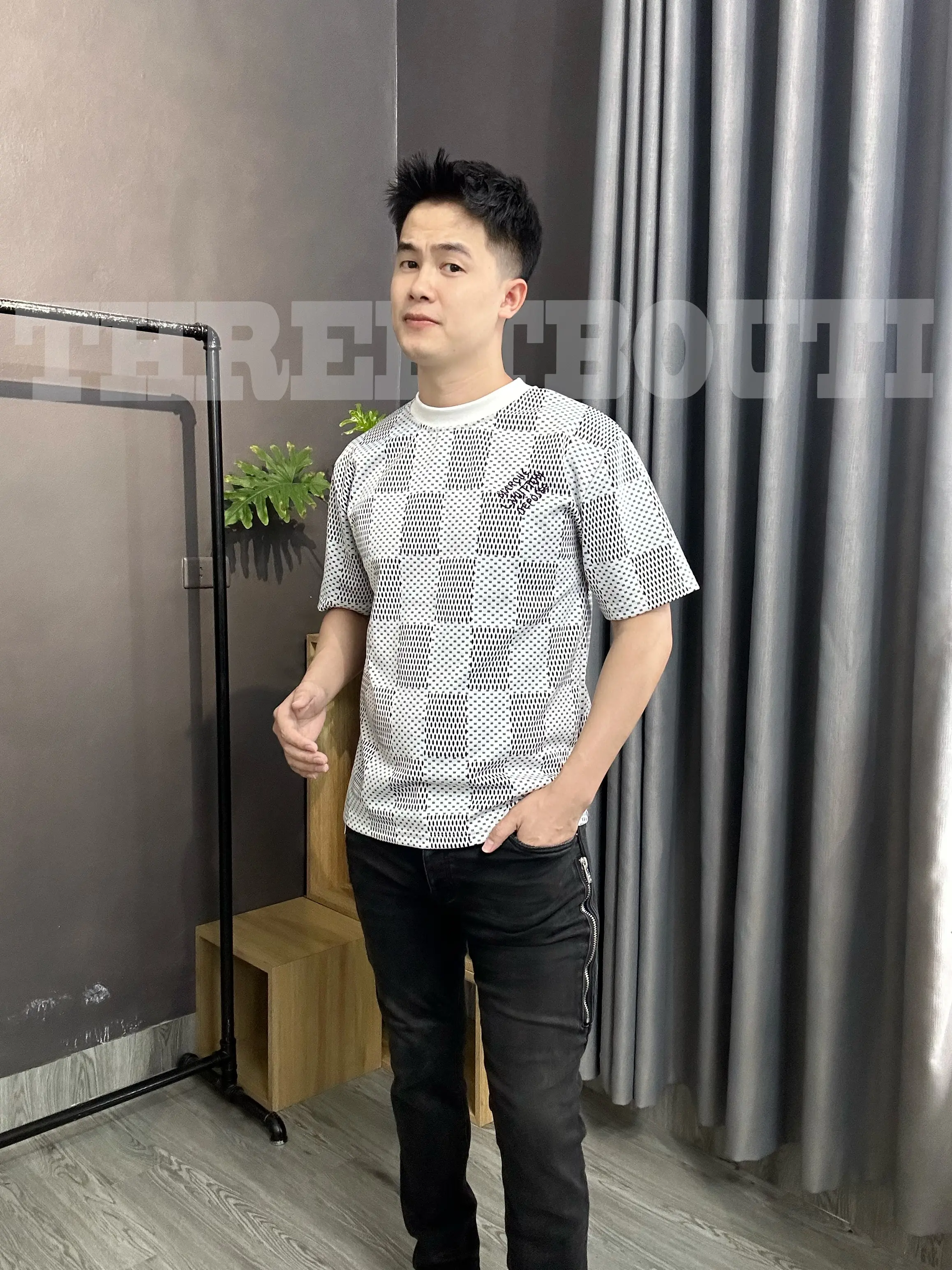Áo Thun Cổ Tròn Nam, Nữ Chữ Thêu,Chất Vải Dệt Vân Caro Đen Trắng ss2025 - Unisex - Menswear Cotton