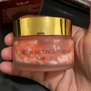 【BPOM】【HEYXl】【Hot Sale Ramadan 2026】【Kemasan Lama dan Baru akan dikirim acak 】Retinol Cream/Glowing Cream Tone up Cream/Makeup isolation Cream /Mencerahkanwarna kulit【30g】Penggunaan siang hari/Mencerahkan kulit wajah