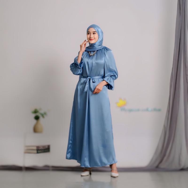 SET HIJAB LUNA DRESS CRADENZA SILK Casandra Dress Shimmer Silk / Gamis Cradenza Shimmer Silk Busui Friendly / Gamis Viral Dress Wanita Lebaran Dewasa Syari Muslim Maroon Remaja Variasi Mocca 2