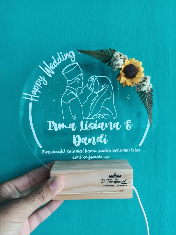 Akrilik custom lettering bulat, untuk gift kado anniversary hari jadi, wisuda graduation, birthday ulang tahun, wedding pernikahan, dll Gift - TOKA 4