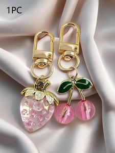 イチゴとチェリーの組み合わせキーチェーン、透明エポキシフルーツペンダント、金具バッグペンダント、金具は小さく精巧でかわいい、新鮮なチェリーイチゴキーチェーンペンダント バッグカーペンダント