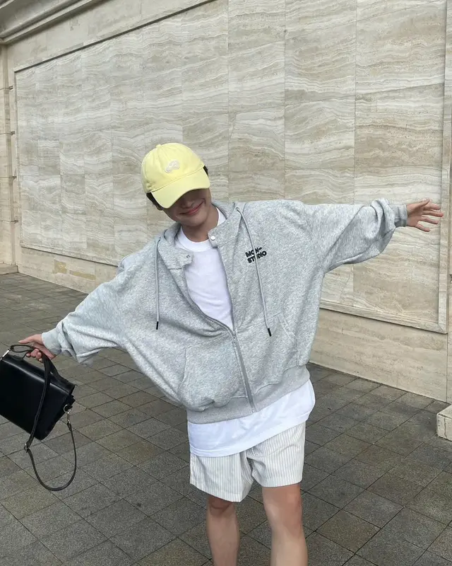 Áo Khoác Hoodie Zip Chống Nắng Mùa Hè IN NỔI DẬP NỔI MON STUDIO, Vải Nỉ Ép Dành Riêng Cho Hè Nắng Nóng, Form Boxy Unisex Nam Nữ Đều Mặc Được, Có Túi Trong 5