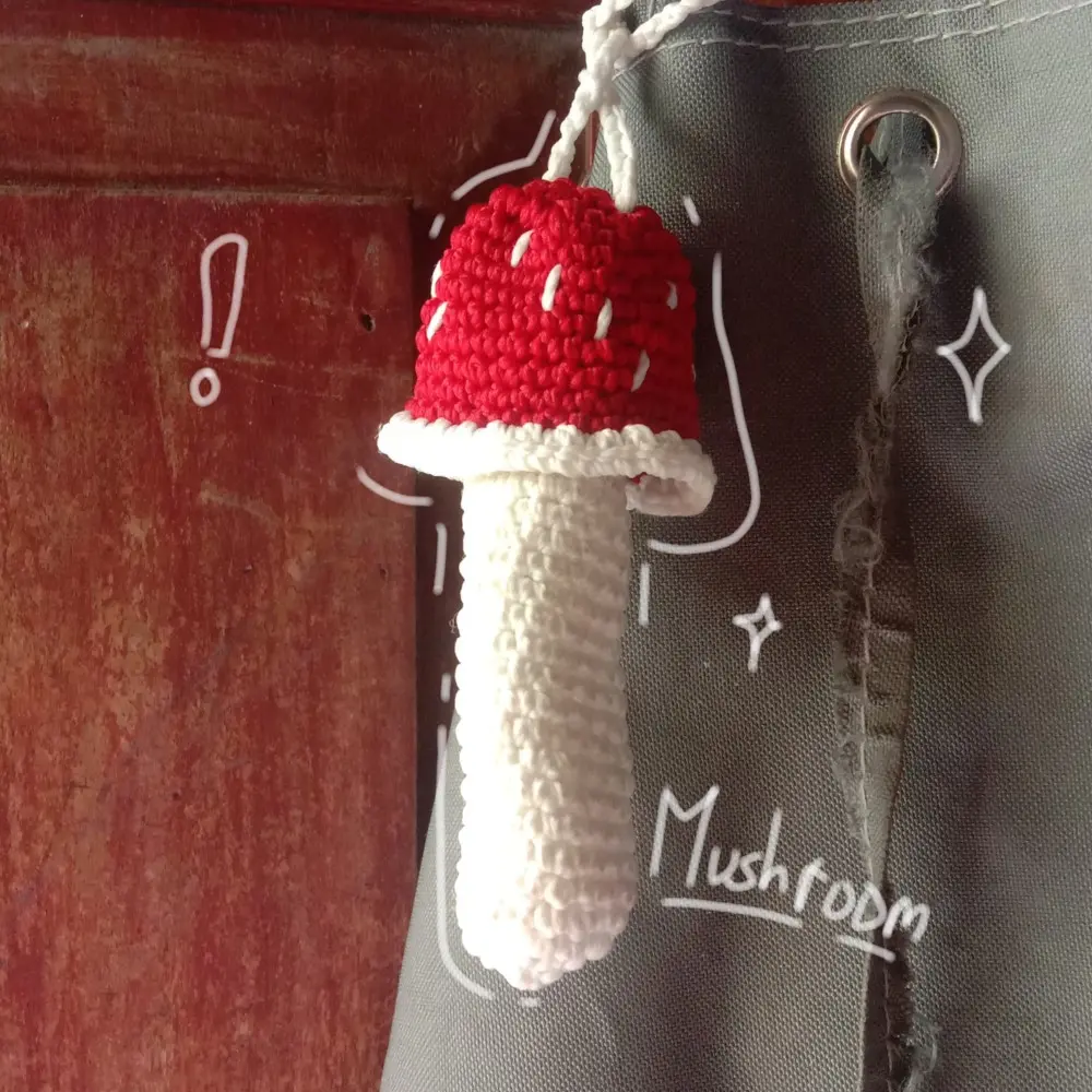 pouch lipstik rajut bentuk jamur lucu dan elegan