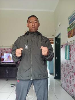 Product Review of Larisko Jaket Windbreaker Wexzy Waterproof Premium from P**a k**g 3