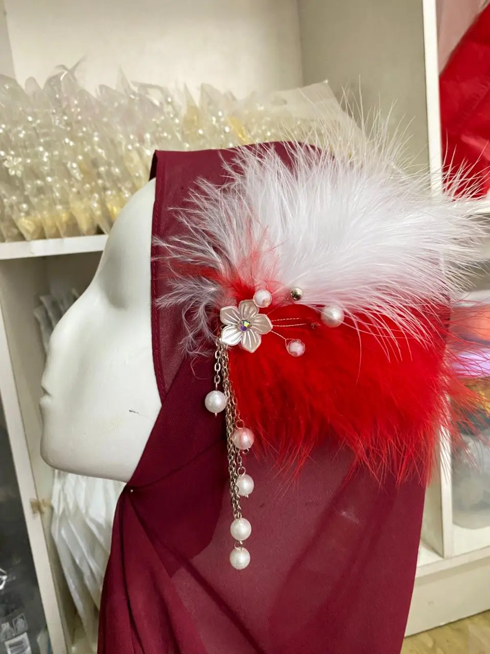 Bros hijab juntai bulu merah putih/aksesoris karnaval
