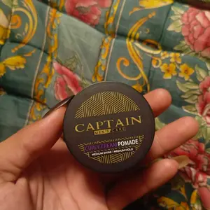 Captain Hairstyling Curly Cream Pomade 30gr / Pomade Pria / Medium Hold / Medium Shine / Moisturizing / Melembabkan Rambut / Membuat Rambut Ikal Kering Menjadi Lembut Berkilau Perawatan Cowok