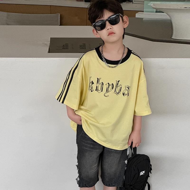 Set đồ bé trai phong cách thể thao cá tính – Áo thun vàng sọc vai + quần short jean rách | Size 110–160 cho bé 4–12 tuổi