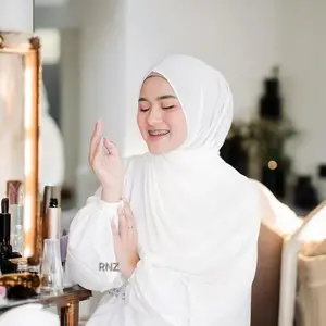 Hijab Pasmina Ceruty Premium Best Seller Bahan Ceruty Original Lembut Ringan Cocok untuk Hijab Daily Kerja Kuliah dan Acara Formal Ukuran 75 x 180 cm