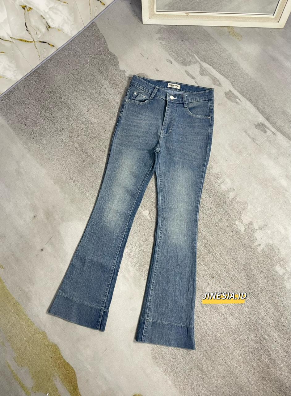 Jennie Cutbray Jeans Highwaist Lipat Lebar Celana Jeans Stretch Wanita Vintage Wash Panjang Nyaman Jennie Cutbray Jeans Highwaist Lipat Lebar Celana Jeans Stretch Wanita Vintage Wash Panjang Nyaman