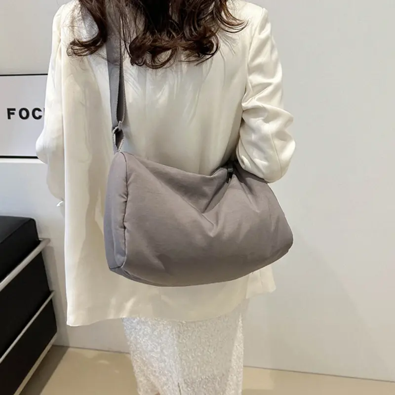 CHIYUM Tas Selempang Wanita Bahu Kain Nilon Lembut Untuk Wanita Lipit Solid Warna Kapasitas Besar Pria Korean Style Tas Sekolah Cowok Wanita Import Tangan Desain Sederhana Tas Cewek Sekolah Tas Messenger Travel Bag 5