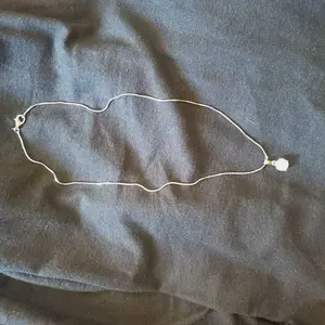 Kalung Titanium Wanita Rantai Silver Bulat Liontin Permata Satu Elegan Anti Karat Anti Luntur