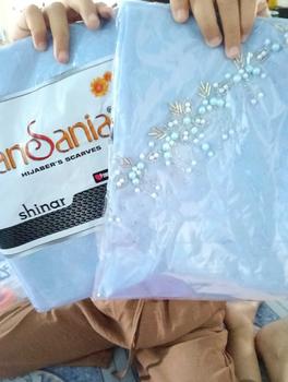Product Review of HIJAB SEGI EMPAT PAYET SINAR GLOWING LASERCUT / HIJAB SEGI EMPAT MEWAH / HIJAB PESTA / HIJAB SINAR GLOWING LASERCUT from T**z 0