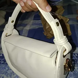 Sling Bag Omi - Tas Selempang Wanita Rantai