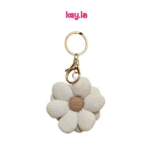 Gantungan Tas Wanita Lucu Bag Charm Flower Cream Aksesoris Kekinian Cantik & Anggun untuk Tas Favoritmu Detail Kecil Pesona Ekstra