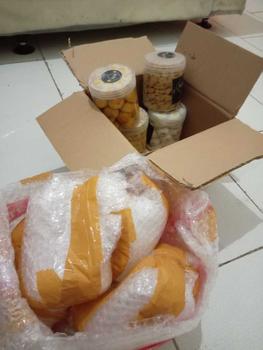 Product Review of Paket Castangel,kacang,nastar,bola² susu from G**h 0