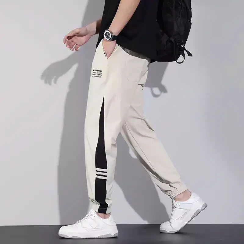 quần jogger phố đen trắng