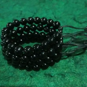 gelang. batu limbat.  8  dan 9 Mili   harga satu pick 10ribu