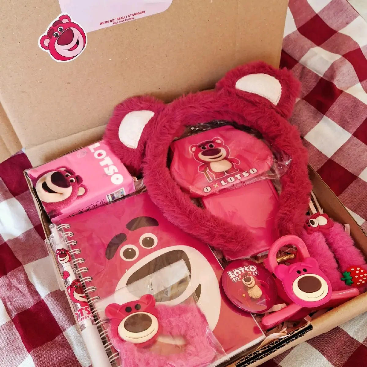 [KADO LOTSO EDITION] Paket kado lotso / serba lotso