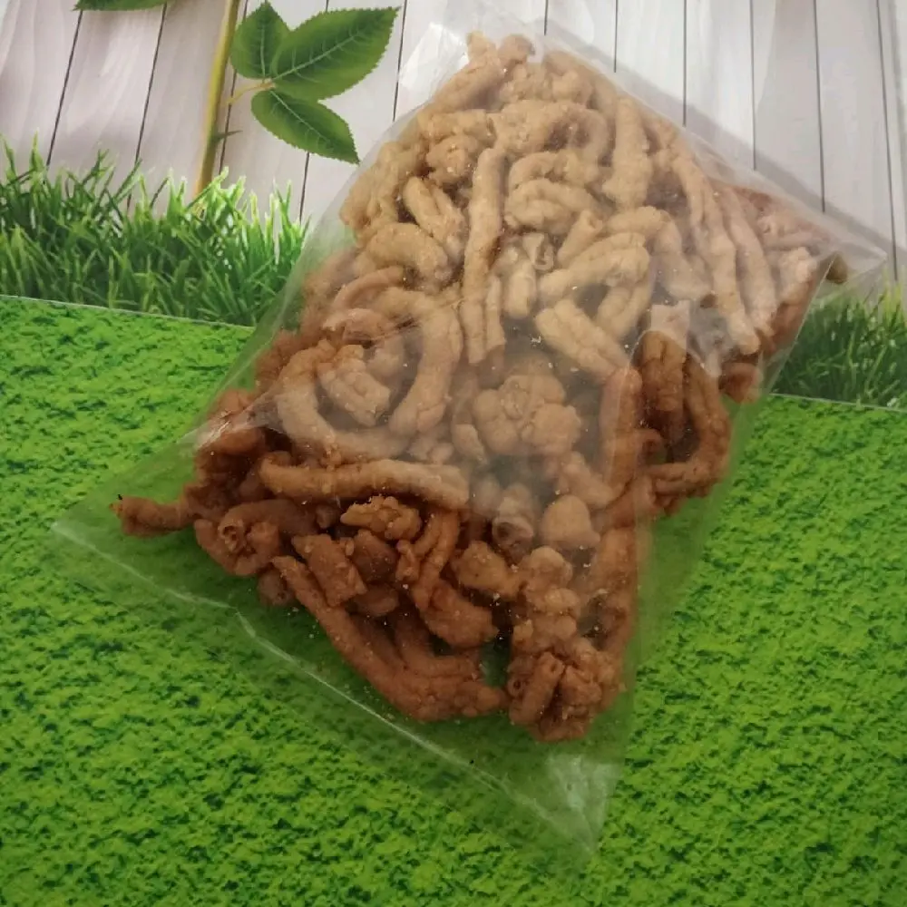 camilan kripik usus,rasanyamantul,renyah gurih,kriuk,dijamin produknya dijamin halal.bisa bikin ketagihan