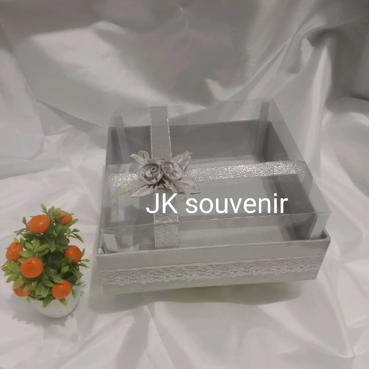 kotak renda kue kotak renda seserahan kotak renda bingkisan pita bunga samping 25*25*11 silver