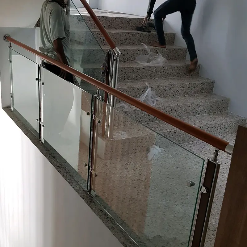 Railing tangga stainless steel kaca tempered. tangga besi 5