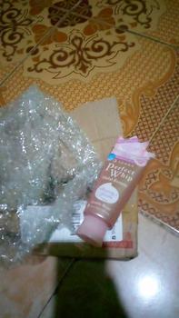 Product Review of SENKA Perfect Whip Gentle Rose Facial Foam 100gr - Mengandung Hyaluronic Acid Membersihkan Wajah from d**a 0