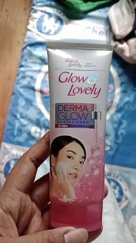 Product Review of Glow & Lovely Dermaglow Faical Foam 100gr from T** A** 0